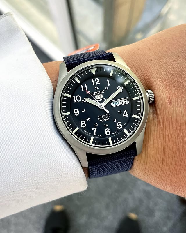 Seiko SNZG11J1 Seiko 5 Men's Automatic Watch