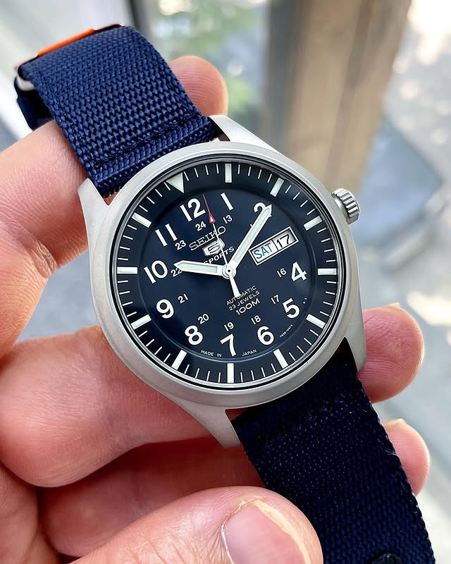 Seiko SNZG11J1 Seiko 5 Men's Automatic Watch