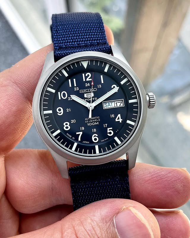 Seiko SNZG11J1 Seiko 5 Men's Automatic Watch